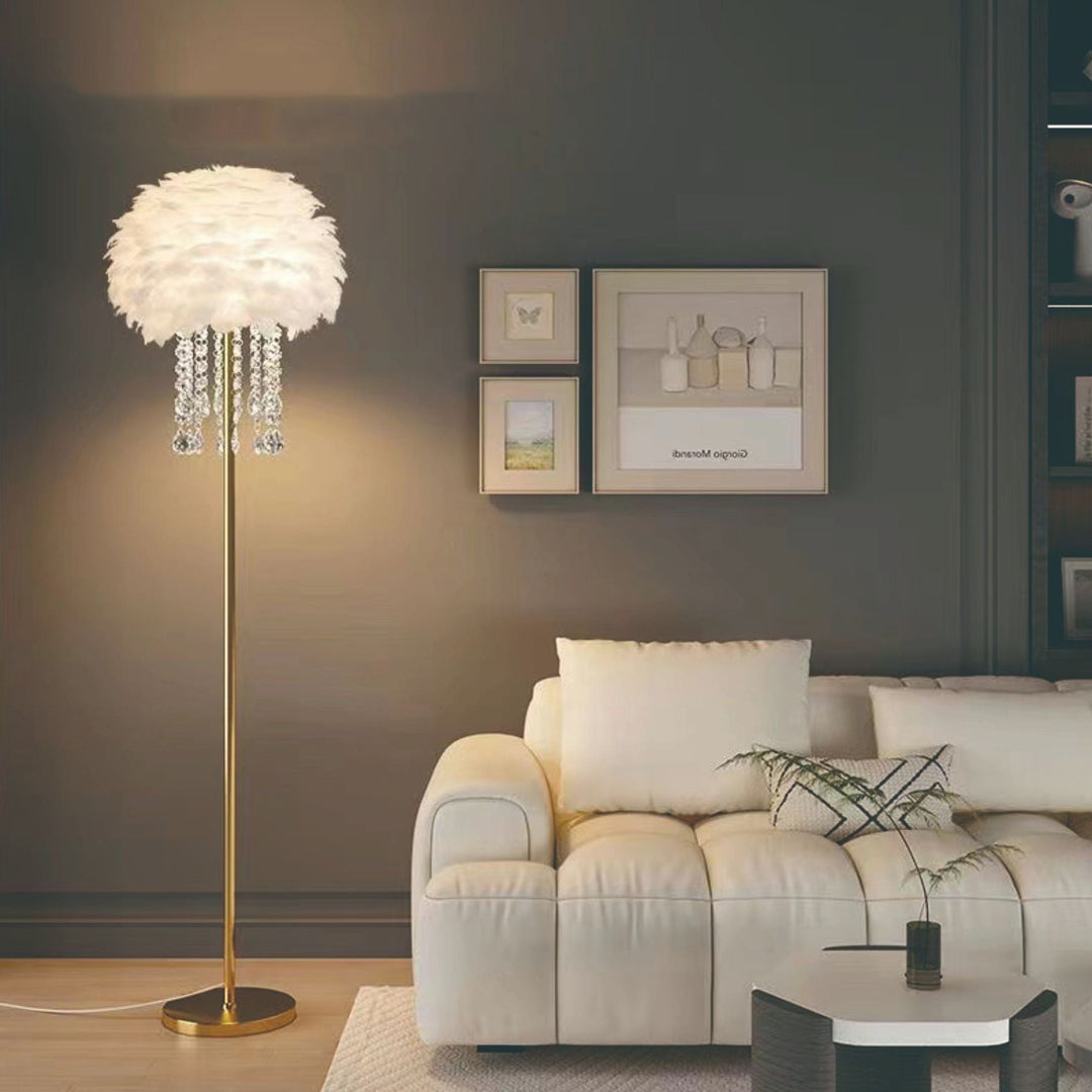 Lampa podłogowa w stylu nordyckim z abażurem z piór i kryształu